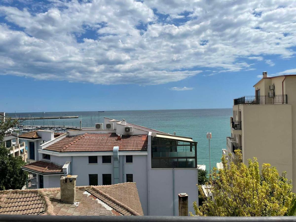 Sea View Apartment Baltsjik Buitenkant foto