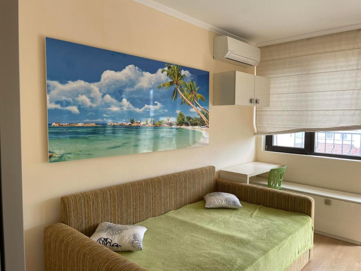 Sea View Apartment Baltsjik Buitenkant foto